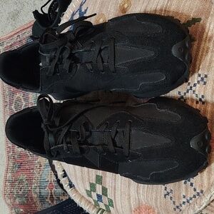 Sz 11.5 new balance sneakers